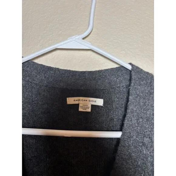 American Eagle cropped grey cardigan sweater size M - Picture 4 of 8